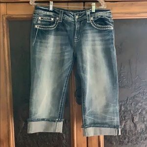 Women’s Miss Me blue jean easy capri size 32.